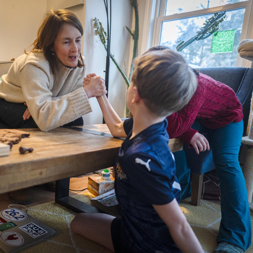 O afecțiune rară poate provoca furii la copii. Tratamentul ar putea ajuta, dacă este acoperit de asigurare.