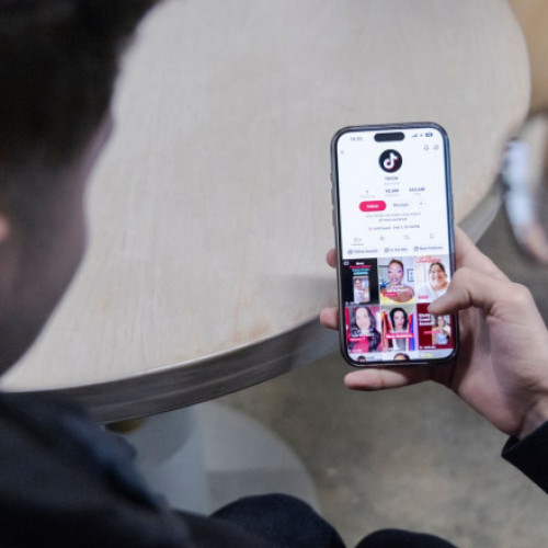 Consilier prezidențial sugerează interzicerea accesului minorilor la rețele sociale