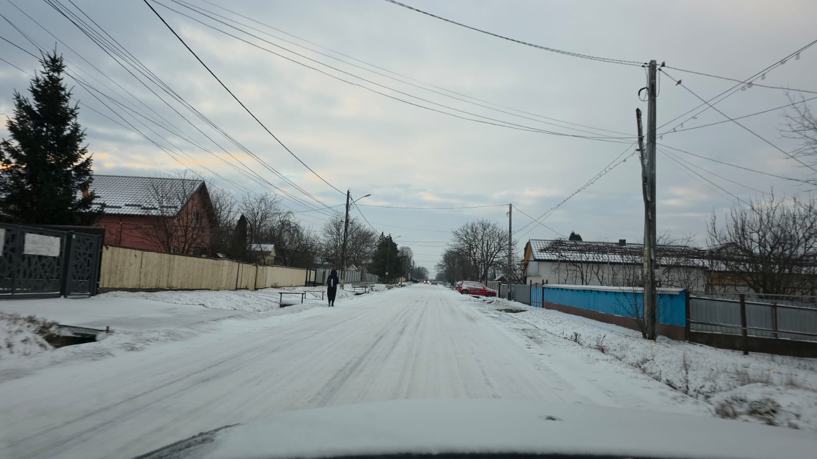 Utilajele intervin pe drumurile din Botoșani, din cauza ninsorilor și viscolului