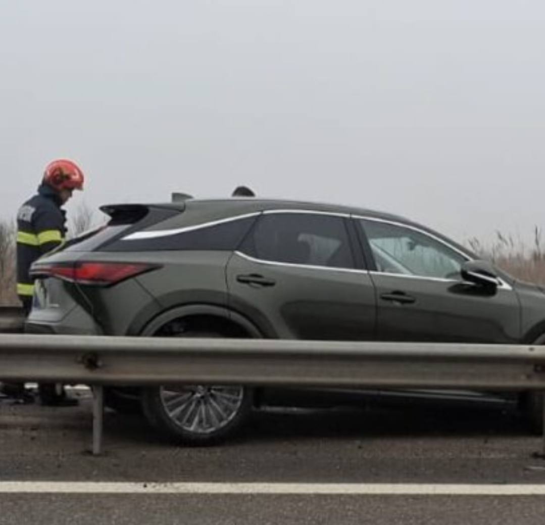Autoturism căzut de pe autoplatformă pe A1, fără victime