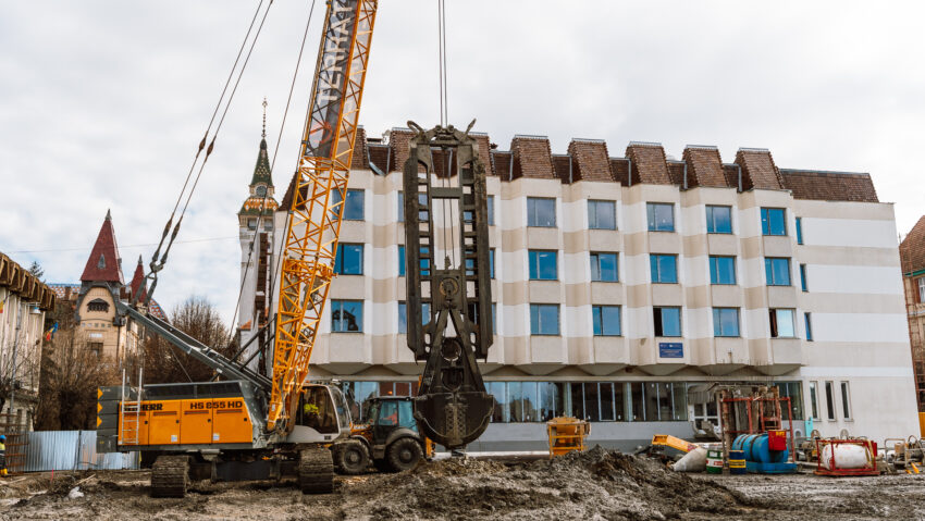 Executarea primei parcări subterane din Tg. Mureș începe după numeroase întârzieri