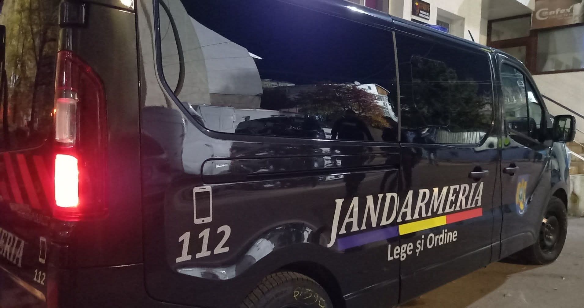 Doi botoșăneni prind cu droguri de jandarmi în municipiul Botoșani