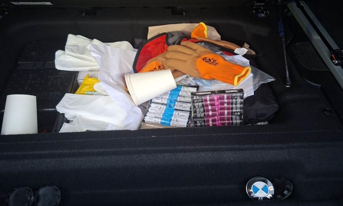 Polițiștii de frontieră investighează un moldovean cu articole pirotehnice