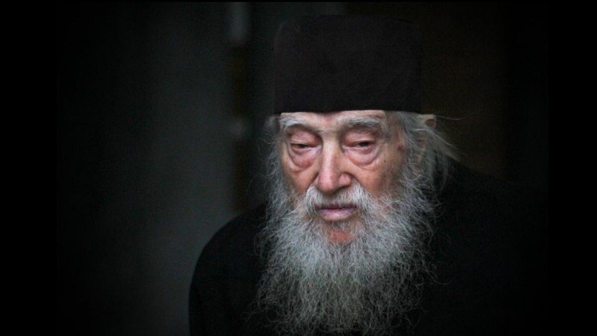 A murit arhimandritul Climent Haralamb, după șapte decenii la Mănăstirea Curtea de Argeș