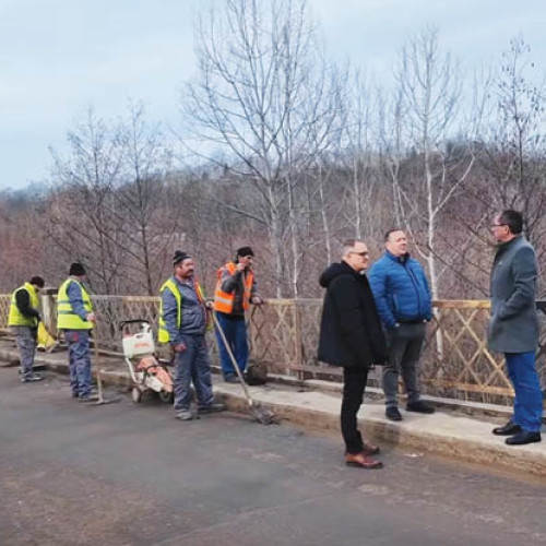 Lucrări de reparații pe podul de pe DJ100E, la Câmpina