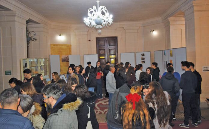 Tinerețea și arta prind viață la Biblioteca Județeană „Nicolae Iorga”