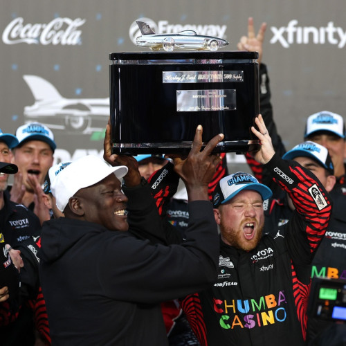 Tyler Reddick câștigă Daytona 500 într-un final plin de accidente, conducând pentru Michael Jordan
