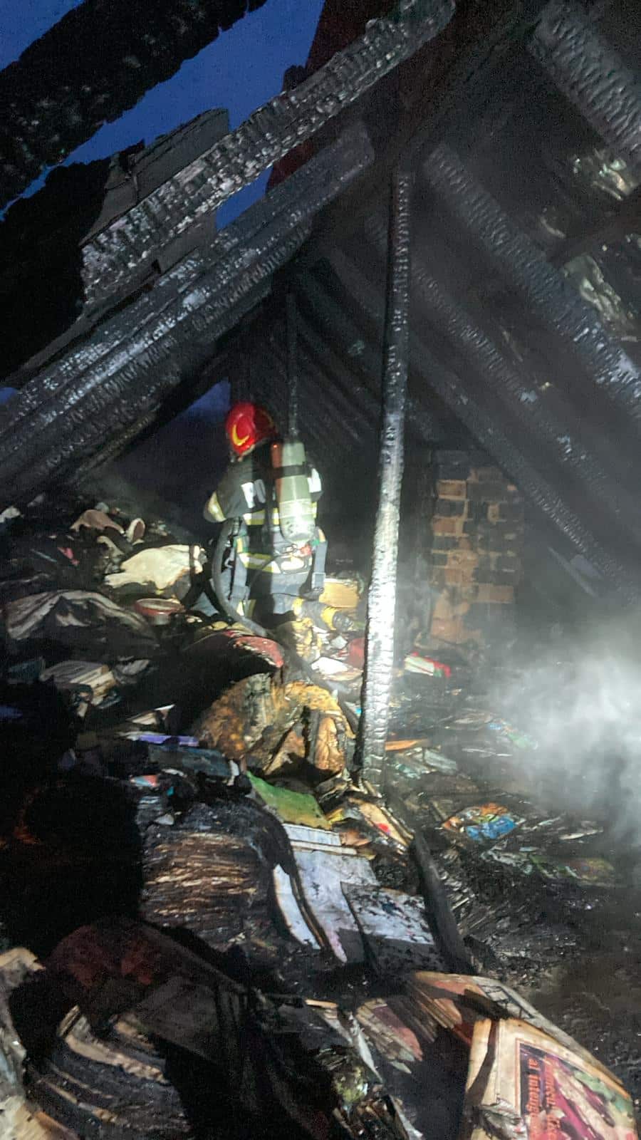 Incendiu violent în Măcin: pompierii au intervenit rapid pentru stingere