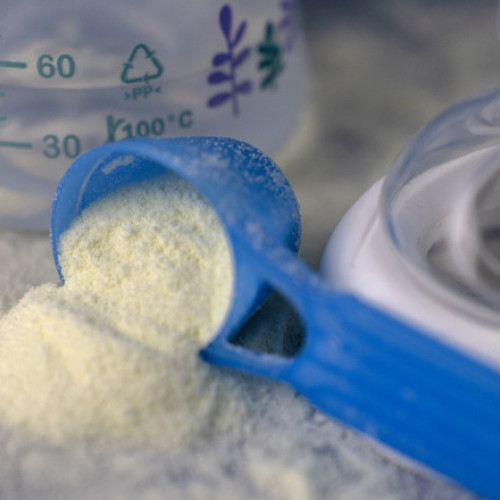 Procurorii din Paris anchetează mari producători de lapte praf