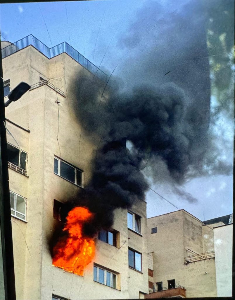 Incendiu la un apartament din Pitești: pompierii au intervenit rapid