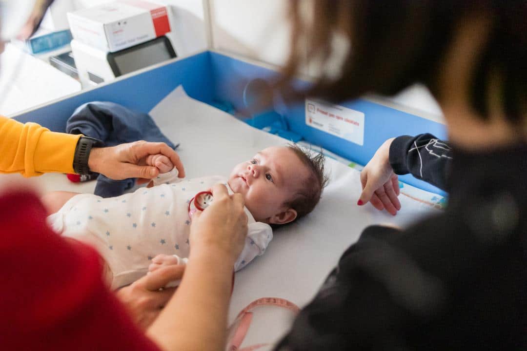 Salvați Copiii România avertizează asupra crizei vaccinării copiilor