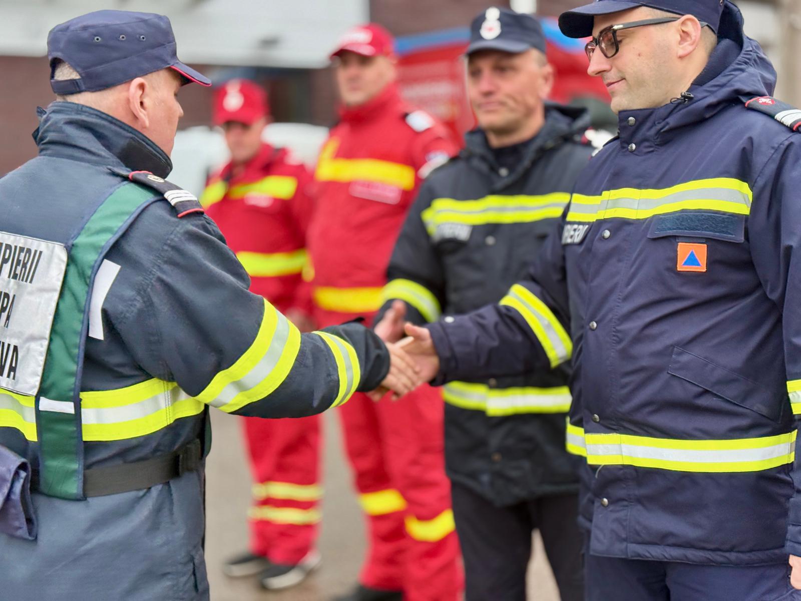 Pompierii din Botoșani ajută colegii din Brăila în contextul vremii severe