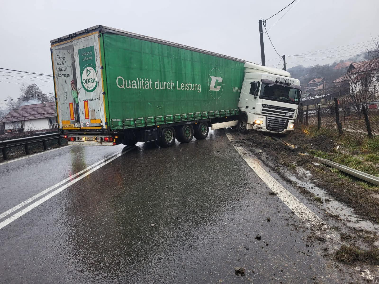 Trafic blocat pe DN7, în zona Blidari, din cauza unui accident