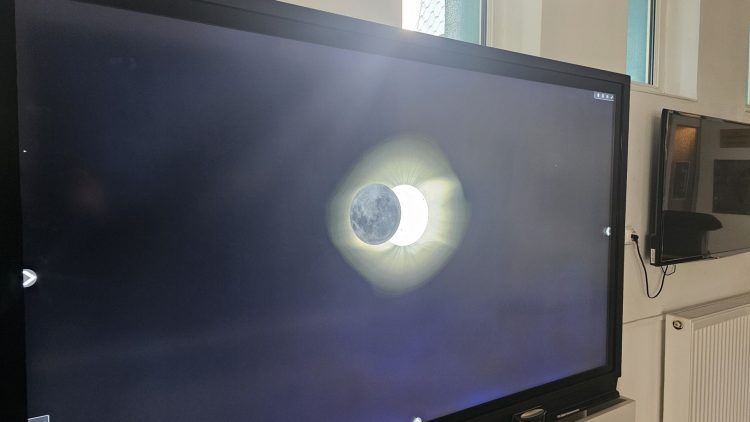 Eclipsa de Soare inelar din 2026, vizibilă la Planetariul Baia Mare