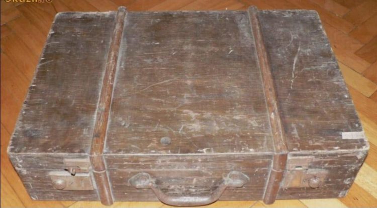 Teatrul Municipal Baia Mare caută o valiză din lemn pentru un spectacol