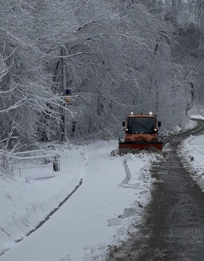 Vrancea sub cod portocaliu de ninsoare; măsuri de intervenție active