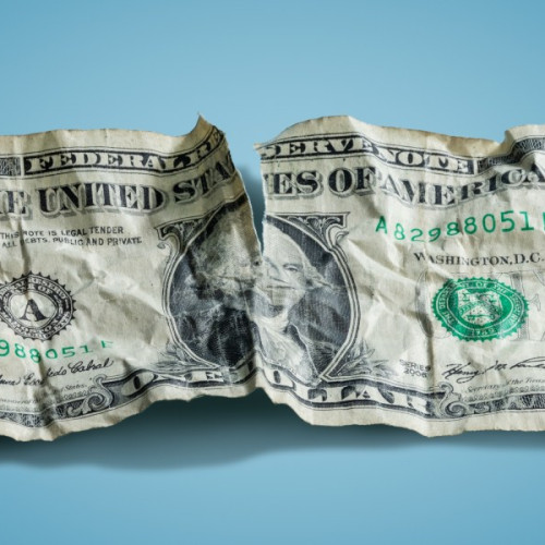 Comerțul „Vinde America” a provocat „deteriorări durabile” dolarului american, afirmă ING