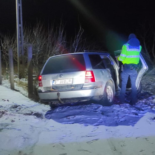 Șofer din Botoșani urmărit de poliție, abandonând mașina după un accident