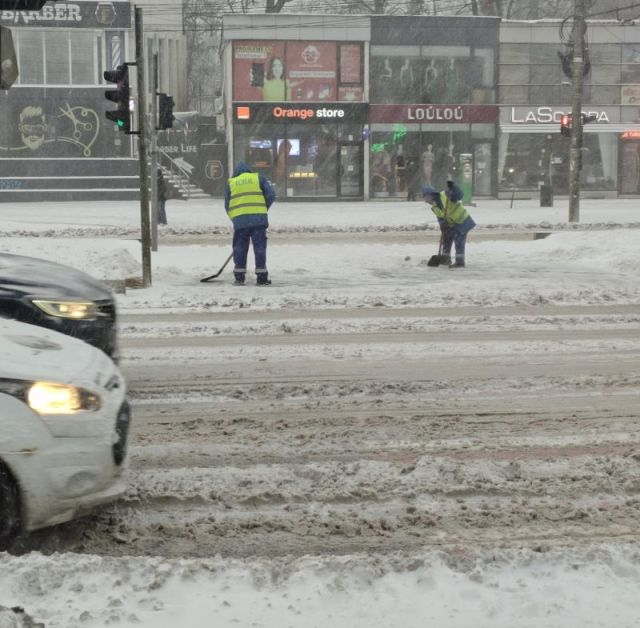 Primăria Galați recomandă folosirea transportului în comun în timpul deszăpezirii