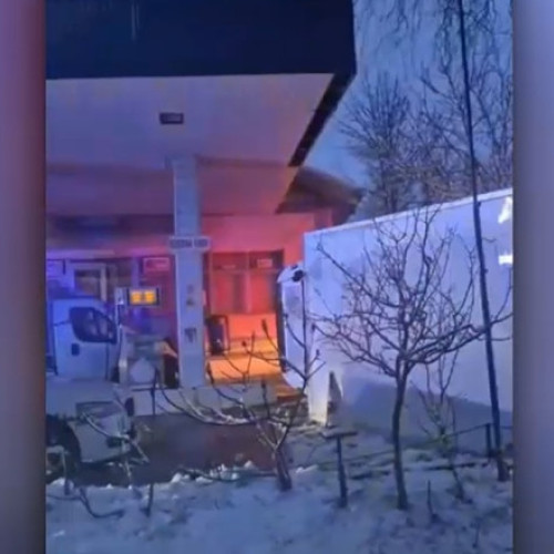 Incident grav la Brebeni: un TIR s-a răsturnat în benzinărie
