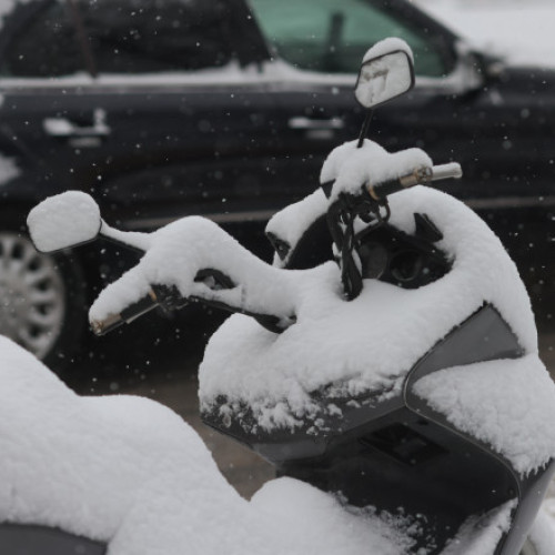 Bucureștiul, sub zăpadă: 50 de centimetri de ninsoare îngreunează circulația