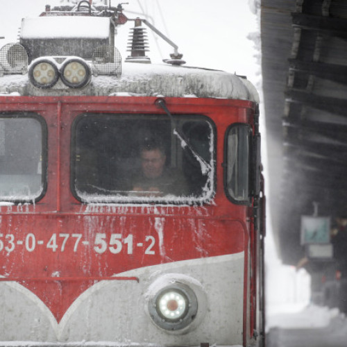 Circulația a 20 de trenuri, suspendată din cauza vremii nefavorabile
