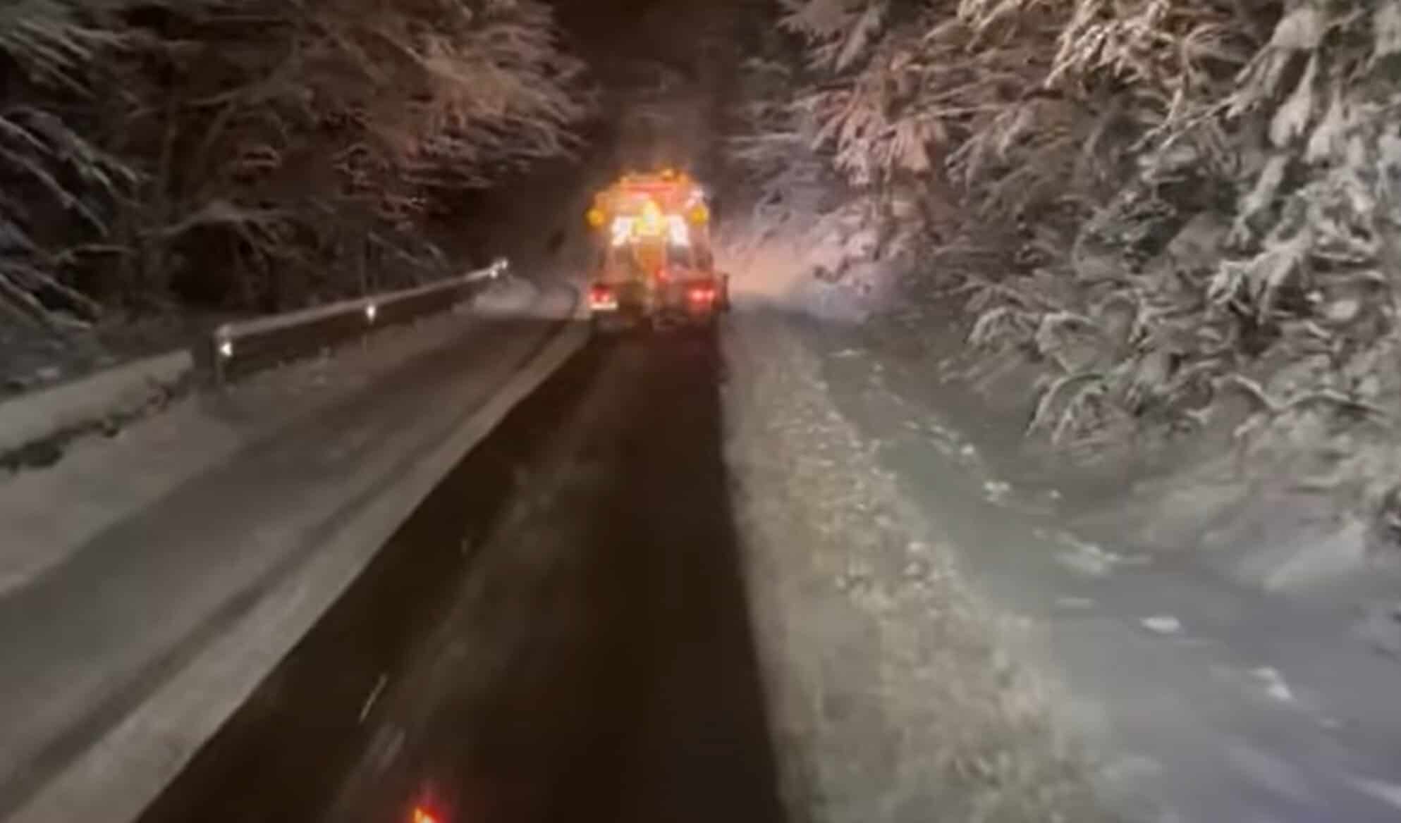 Drumarii din Cluj acționează pentru siguranța circulației în timpul ninsorilor