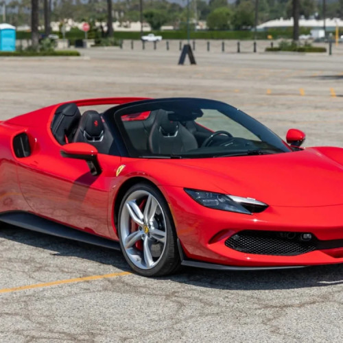 Un dealer din California refuză să vândă un Ferrari 296 GTS 2025, deși a fost oferit 348.000 $