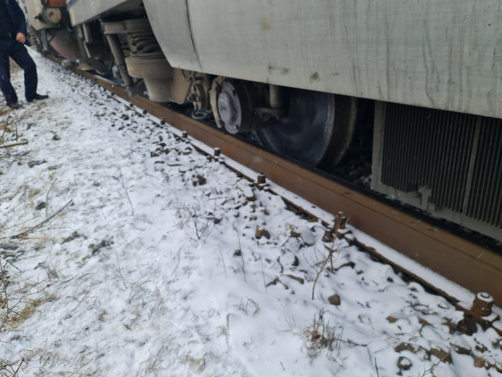 Accident feroviar în Galați: Microbuz lovit de tren, fără victime