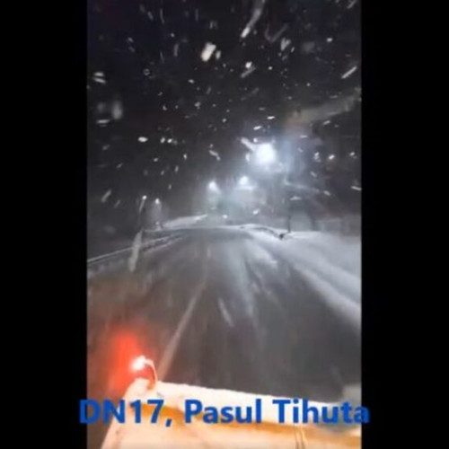 Zapada a luat prin surprindere soferii! Drumurile 17 și 17C au fost tratate de autorități pentru a permite circulația în siguranță!