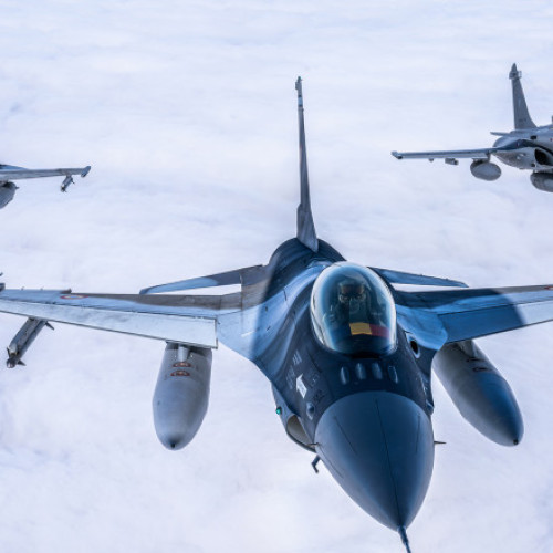 Piloții români de F-16 au interceptat o aeronavă în cadrul unui exercițiu de poliție aeriană NATO la Baza Aeriană Borcea