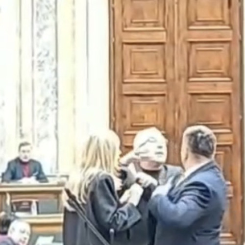 Senatori implicați într-un scandal în plenul Senatului