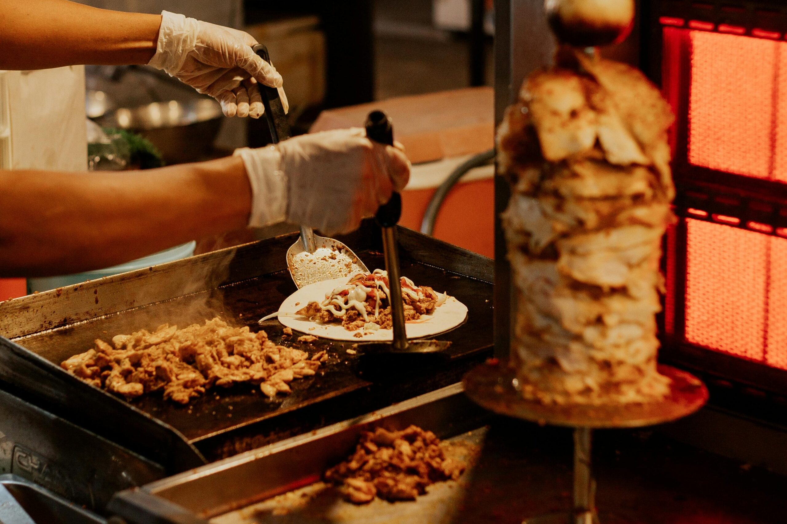 Controale DSVSA Ialomița la fast-food-uri: 17 sancțiuni și produse retrase