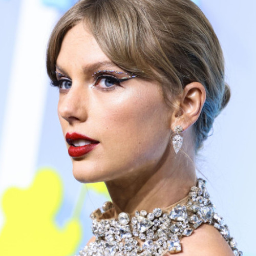 Taylor Swift se menține pe primul loc în topul vânzărilor muzicale globale