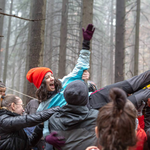 Fundația Leaders lansează programul THE Leadership School pentru tinerii promițători din România. Cursul va pregăti viitoarele generații de lideri în comunitățile lor!