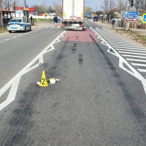 Femeie grav ranită de un vehicul în Pufești pe marcajul pietonal - anchetă în desfășurare