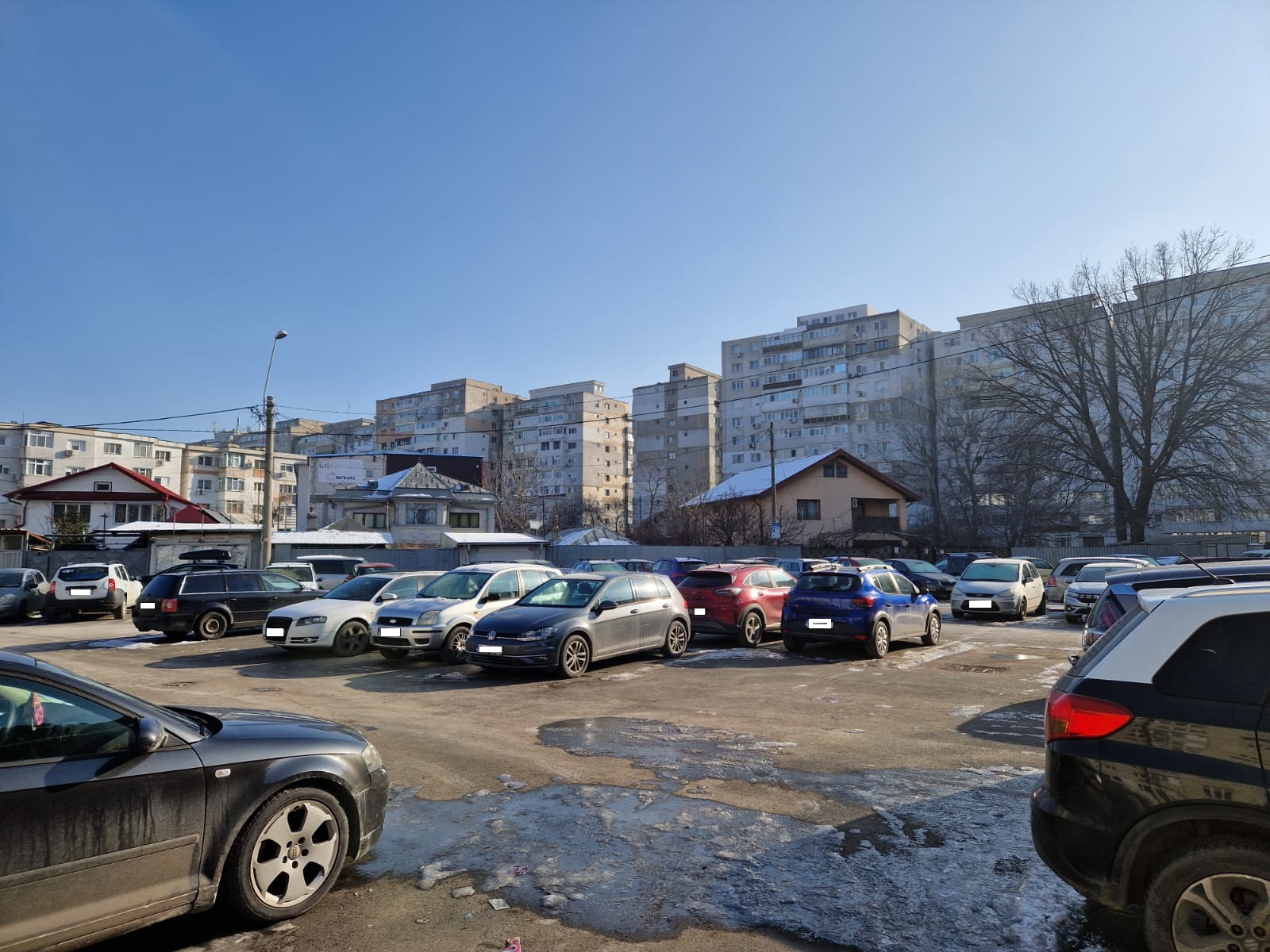 Primăria Galați alocă fonduri pentru delimitarea locurilor de parcare