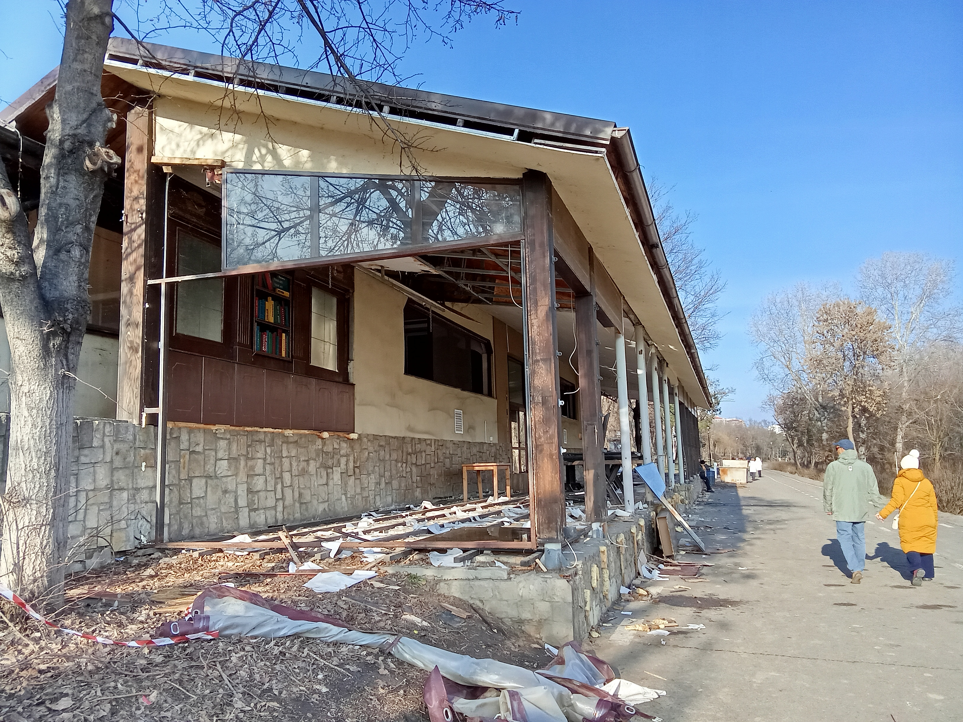 Continuă demolările la Restaurantul „Pescăruş” din Galaţi