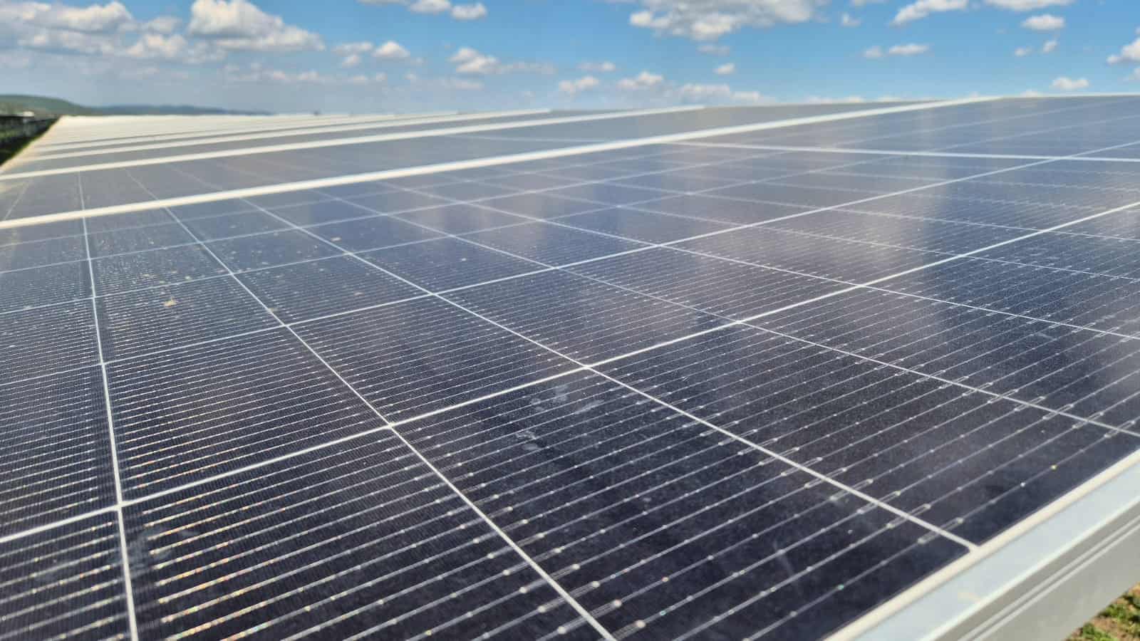 O nouă centrală fotovoltaică se construiește la Abrud