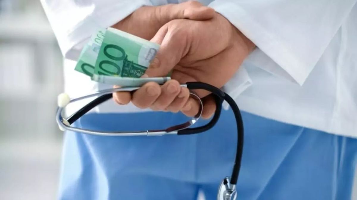 Cadre medicale din Craiova reținute pentru deconturi fictive de servicii de sănătate