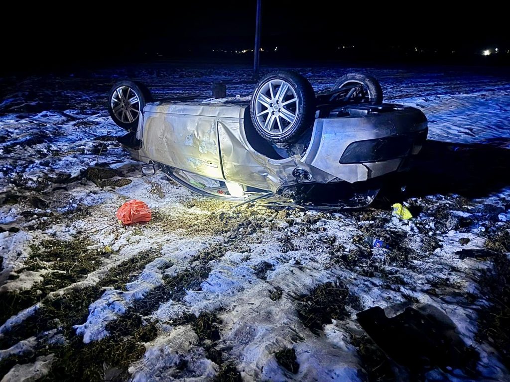 Accident rutier la Davidești, o victimă a fost salvată de pompieri