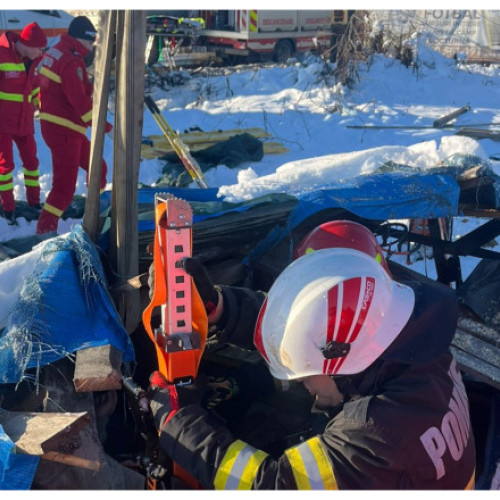 Intervenție a pompierilor pe strada Mărășești după prăbușirea unui acoperiș