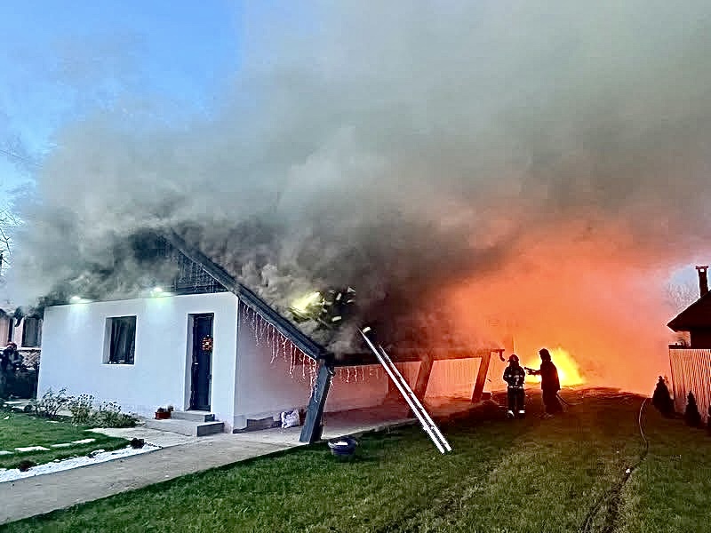 Incendiu devastator în comuna Stolnici, satul Cotmeana