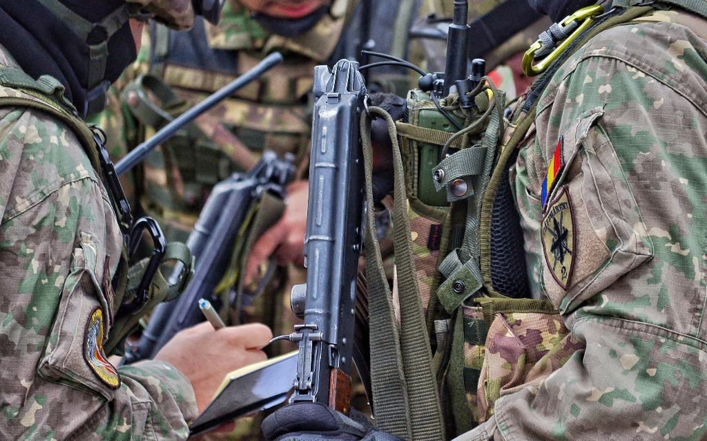 Pensiile militarilor nu vor fi reduse, afirmă ministrul Apărării