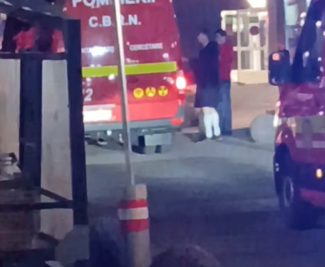 Pompierii intervin pentru a analiza un miros suspect într-un magazin din Baia Mare