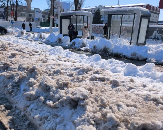 Operatorii de salubrizare amendați pentru neîndeplinirea obligațiilor de deszăpezire