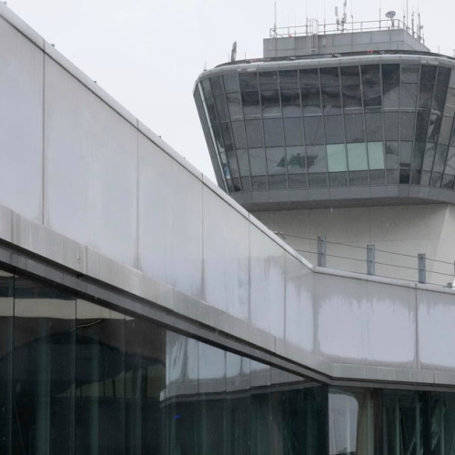 Aeroportul Newark a fost redeschis după o urgență aviatică care a cauzat o oprire la sol