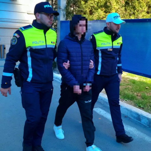 Conducătorul auto care a provocat un accident rutier a fost reținut pentru vătămare corporală din culpă, fără permis de conducere și utilizarea unui număr fals de înmatriculare.