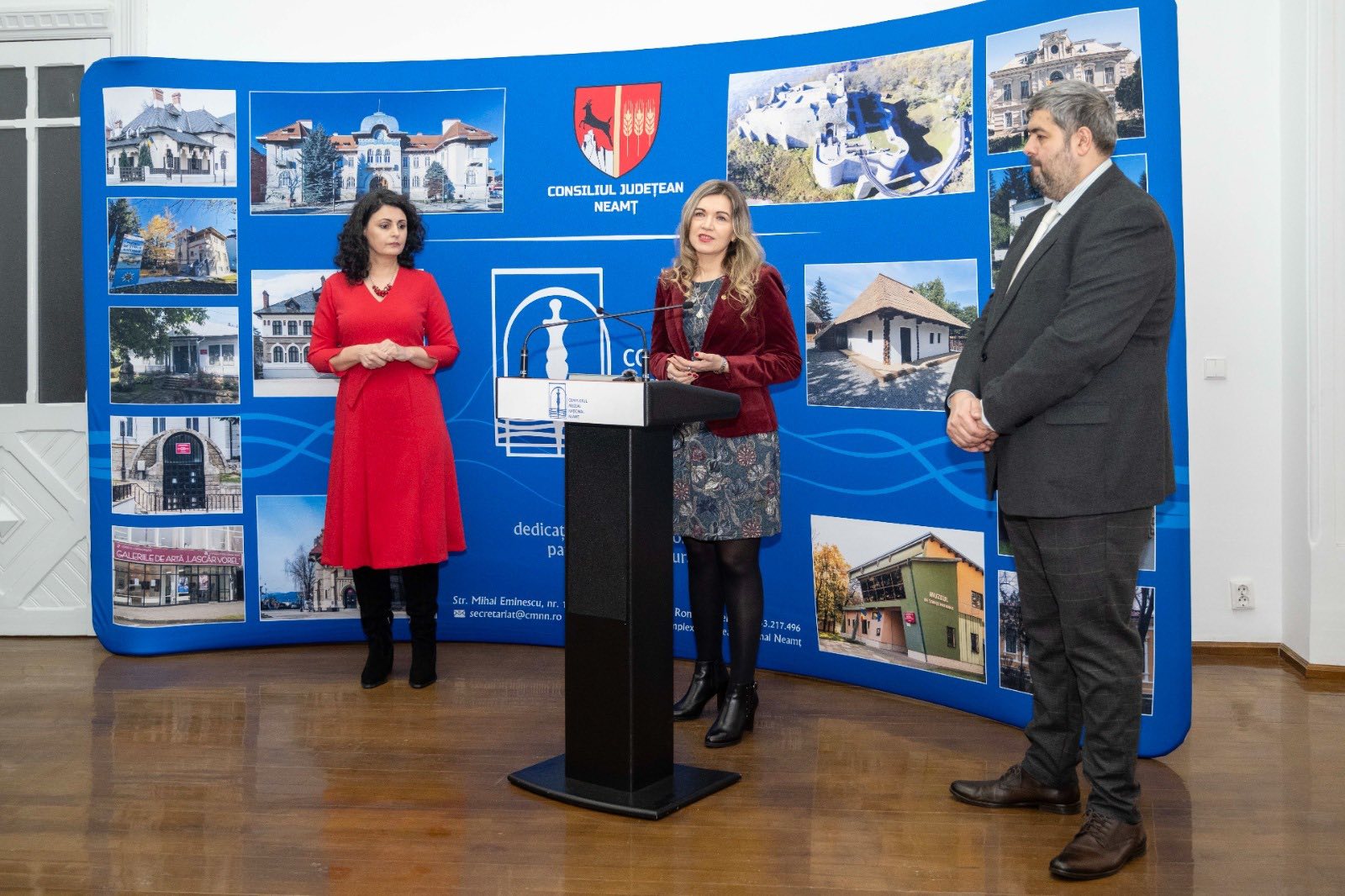 Expoziția „Lumea loteriei românești” deschisă la Piatra-Neamț, un omagiu caritabil