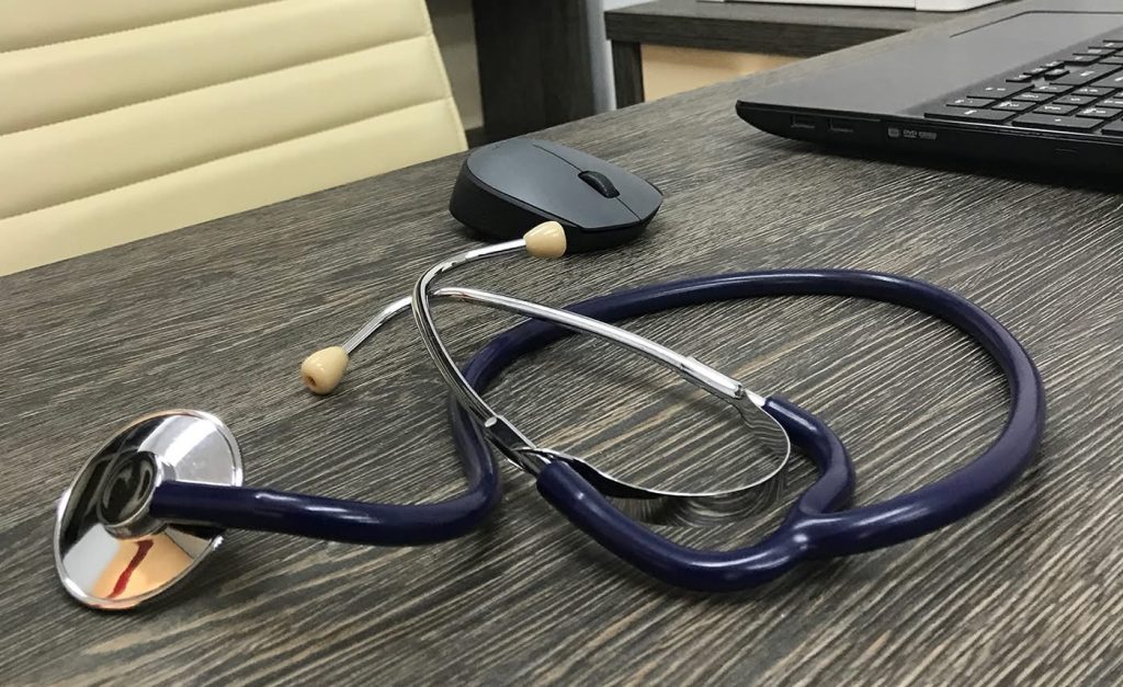 Ministrul Sănătății anunță control după scandalul unui medic operând în privat